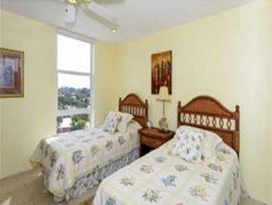 Modern Beachside Vacation Condo 2 Bedooms for Rent Week